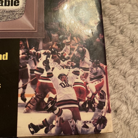 2002 Stay Tuned-Television's Unforgettable Moments Hardcover With DVD & Two CD's - Picture 6 of 8